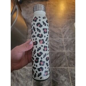 Swig cheetah bottle with twist cap lid